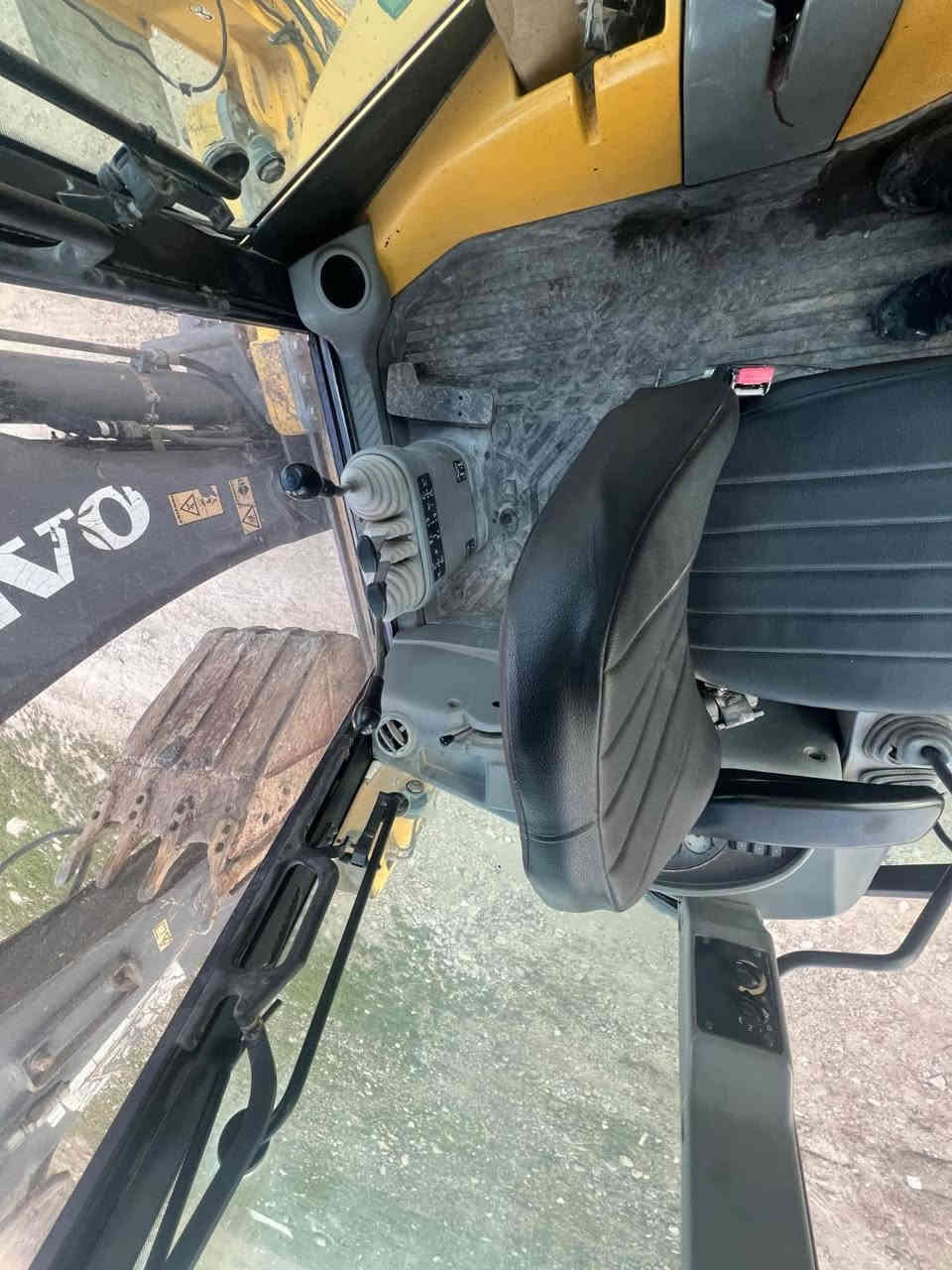 سلام عليكم شفل حفاره فالفو للبيع جاهز للشغل مابي نقص للستفسار اتصل ‭***********‬
***********
