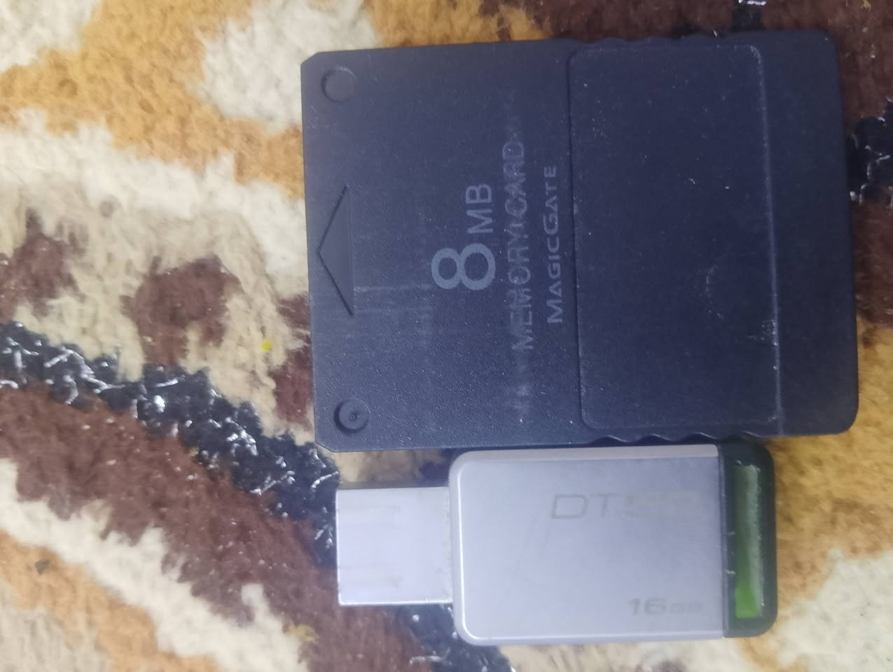 Ps2 
بدون ملحقات فقط جهاز 

وي الجهاز فلاش ١٦ گيگه بيه العاب 
وميموري مالته 

جهاز مفحوص وشغال 

سعر 25 ألف


**إذا كنت صاحب هذا الإعلان وتريد حذفه لأي سبب، رجاءا أرسل رسالة إلى الدعم الفني**