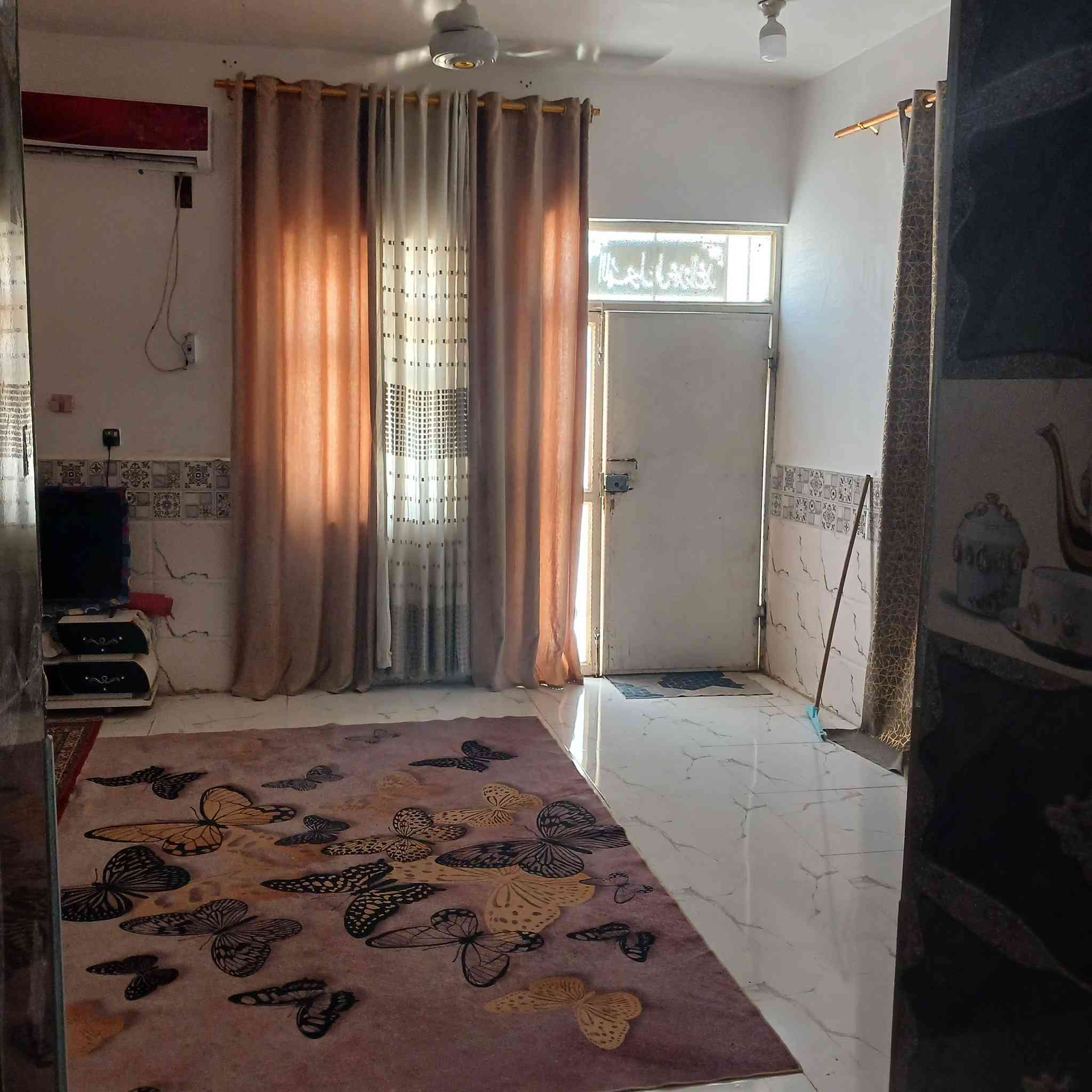 بيت للبيع في سديناويه مساحه 110 فرع المصتوصف يتكون من غرفه وديوانيه ومطبخ وحمام داخلي السعر 46 وبي مجال  الاستفسار ع رقم***********
