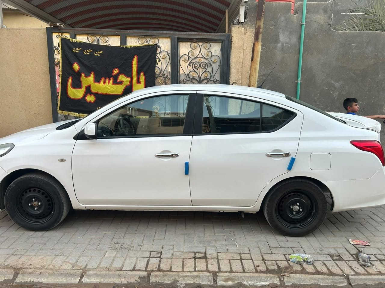 سنويه ل2030 باسم الشركه تريد وكاله تريد تحويل
ماشيه 55
مكينه وكير كفاله
حداديه جديده 
وتبريد ثلج ❄️ 
دوشمه جديده شوف العين  
بصمات ثنين
يدات نيكل 
السياره من الاخير ما اذب عليها ربع 
، بيها بس جاملغ وباب السايق صبغ بدون ضربه وقبغ الجنطه مبدل اصلي بلاد ، سعرها 105 وبيها مجال 
المكان ،البصرة ، تنومه ،***********
