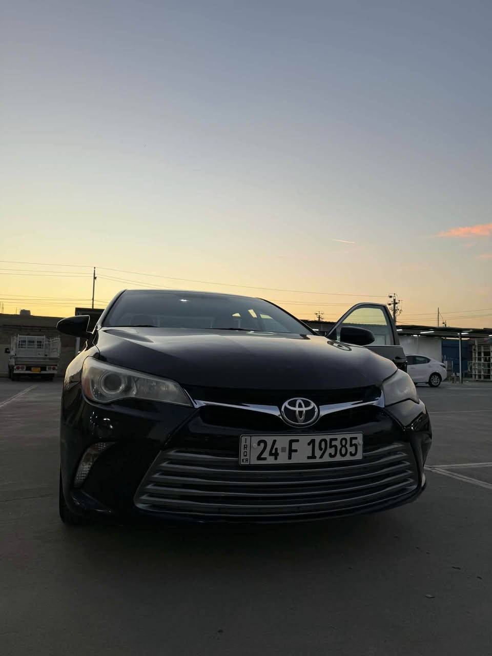 تۆیۆتا کامری 2017 مواسەفات SE
210000 کیلۆمەتر ڕۆیشتووە 
سەنەوی و ژینگە تا ساڵی 2028 نوێیە 
چەمەلاغی سبوخە و دەرگایەک بێلاد گۆراوە ناوەی کەمێ گرتوە
٤ جێگای تەعدیلە هەیە
ماباقی هەموو گیانی بەشەرت 
هیچ مەسرەفێکی تێدانیە 

گێر و مەکینە و تەبرید بەشەرت 

ژمارەی پەیوەندی: 
***********
*********** أربيل, العراق
