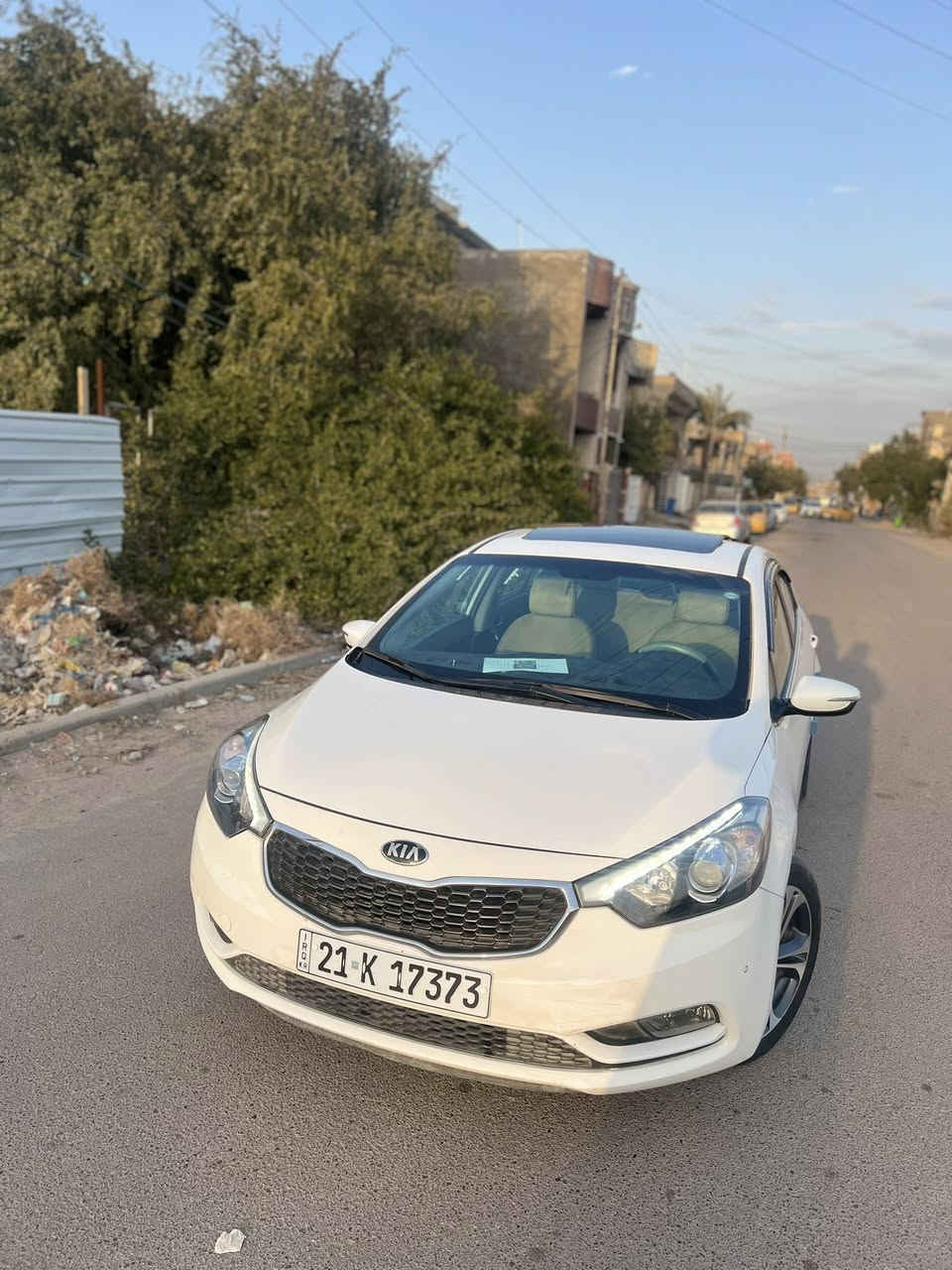 السلام عليكم
كيا سيراتو وارد خليجي 
موديل 2015 
مكفوله كفاله عامه من التبديل والصبغ 
فقط بارد كلش بسيط ع مقدار أربع اصابع
رقم سليمانية رقم وسنويه وهزه كله جديد 
السياره باسمي تريد تحويل او وكاله 
محرك 1600 دوش شرط بدون فتح 
محرك كير كفاله شرط بدون فتح 
مواصفات فول الفول عدا البصمه
فتحه سقف 
شاشة كبيره 
كامره دواره 
تبريد قطعتين
شاشه اعطال 
شفتات بلستيرن 
تحكمات أربع جهات 
ويل كب 17 كروم بلادي
اشاير بلمري 
حساس امامي+خلفي 
لد امامي +خلفي
السياره كلش جديده استعمال شخصي 
السعر 128 $ 
للاستفسار *********** 
مكاني بغداد الكرخ حي الجهاد
