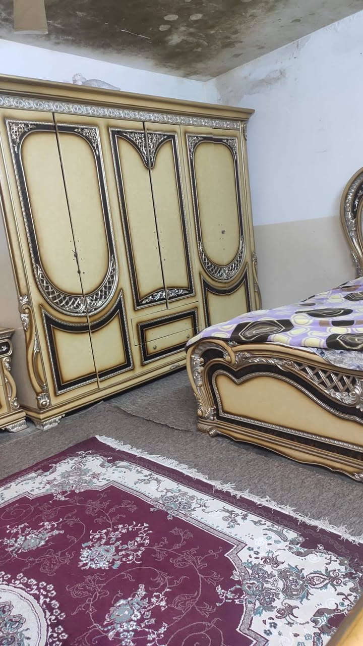 غرفه نوم صاج فول فول فول نضافه مكان كلار 
***********
