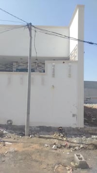 بيت للبيع ميه متر بناء جديد وكا فه لخدمات موجوده بشارع سيد عوده ٠٧٧٢٨٥...