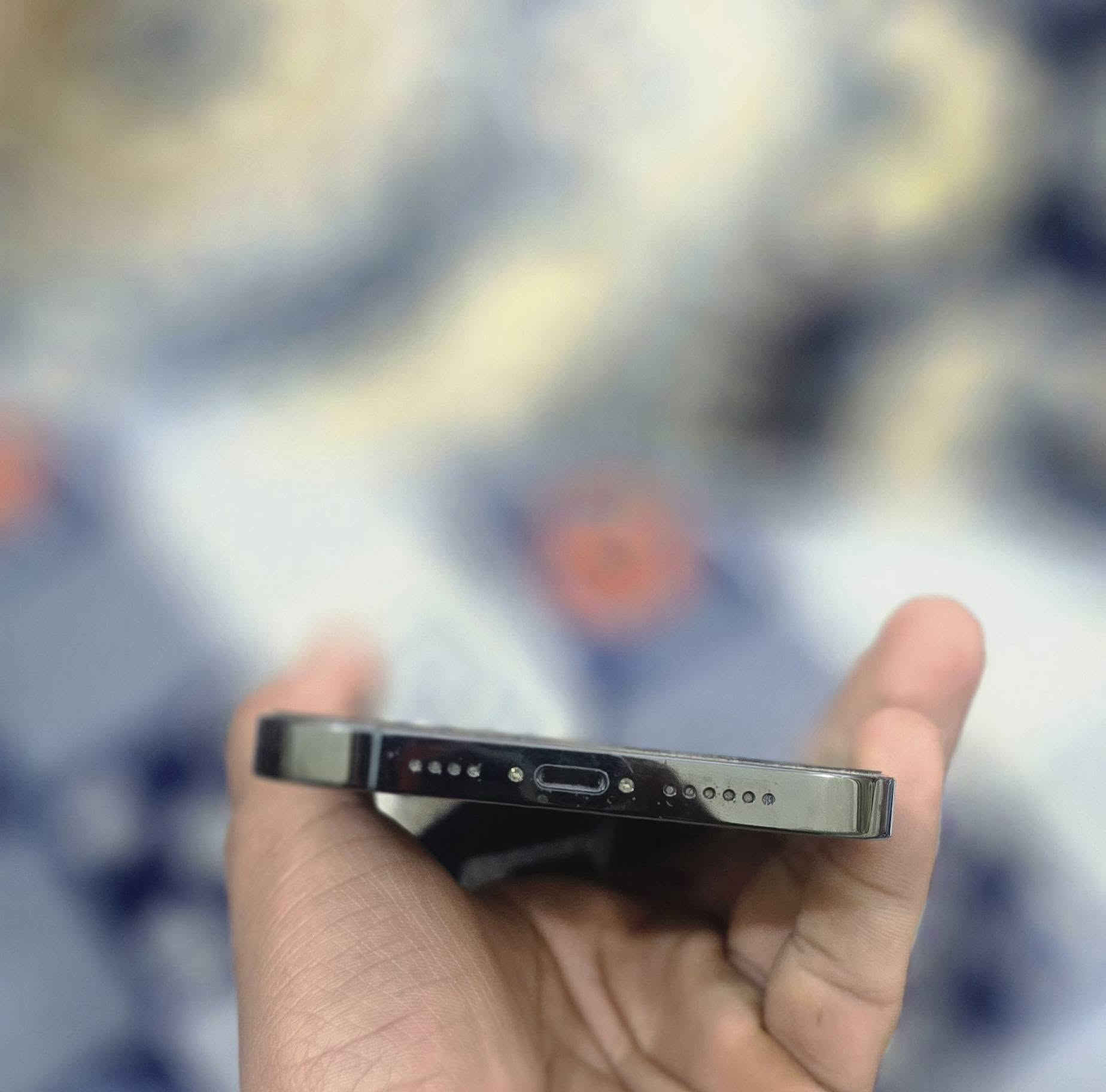 السلام عليكم عندي جهاز ايفون برو ماكس 
جديد شرق اوسط نضافه جهاز ١٠٠ مبدل بي فقط بطاريه وكاله جميع ملحقاته ويا سعرة 750 وبي مجال تواصل ***********
