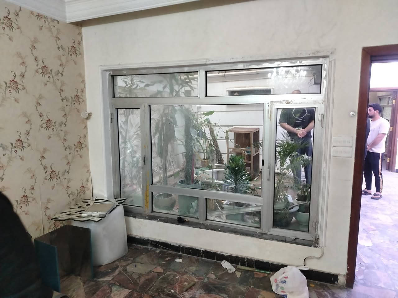 السلام عليكم
عندي ٢٠ باب خشب
و ١٦ شباك المنيوم
مكاني زيونه قم ***********
