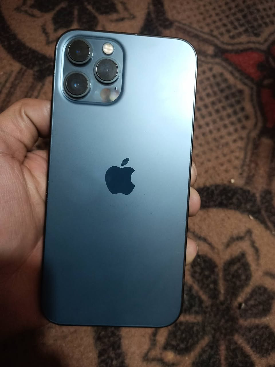 السلام عليكم
ايفون 12 pro max
ذاكره 256
بطاريه 76
بعده بلادي كلشي ما مفتوح بي 
هو وكارتونته 
السعر /400 الف 
مكاني بغداد الكرخ / ***********
