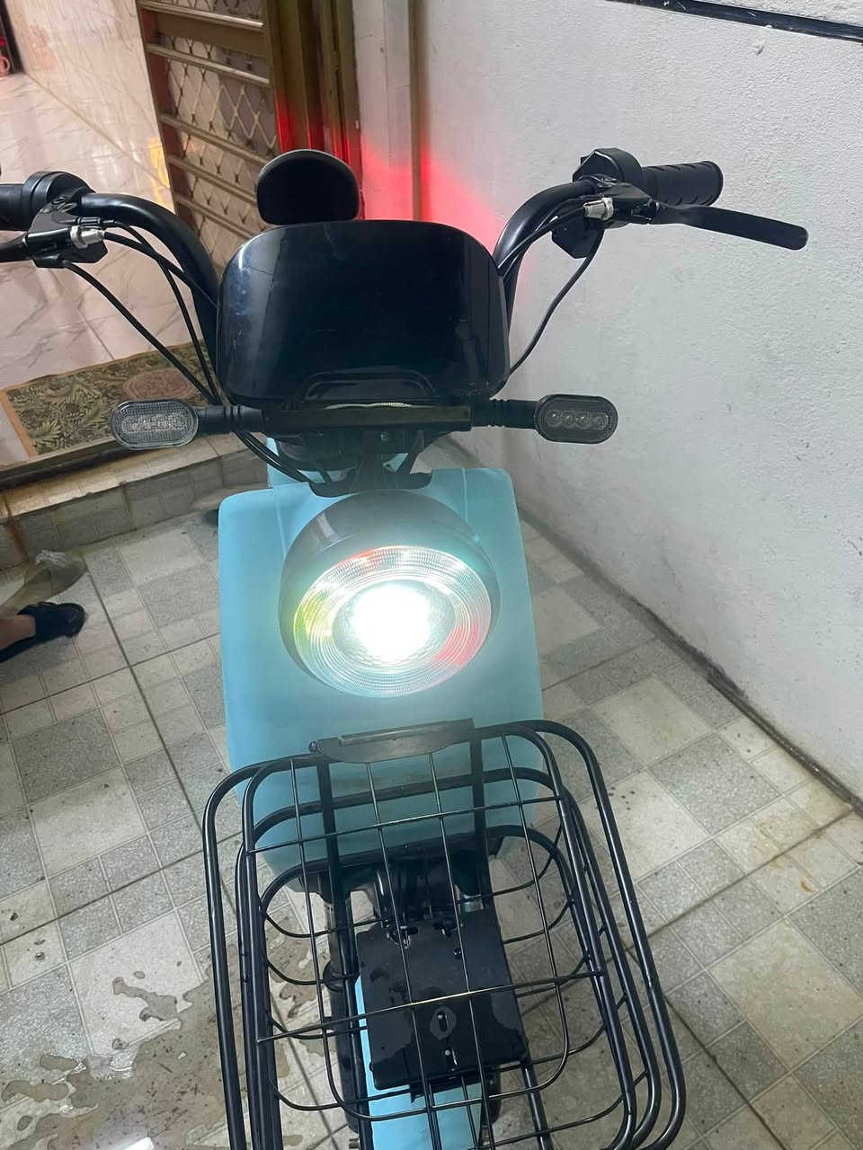 للبيع او مراوس ابلي دراجه شحن حجم 13 جديده استخدام شهر واحد 4 بطاريه سعر 350 مكانهه بغداد مبايل ***********
