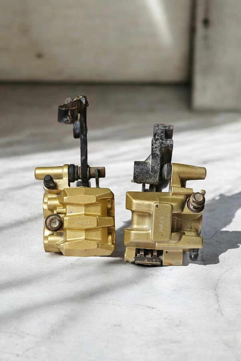 فج عدد ثنين مال تفصيخ اصلي دايوان امامي و خلفي مستخدم و نظيف كلش على الفحص تاخذه تشحمه و تشدة على دراجتك هوة و دسكاته الاصليات للبيع السعر كامل 85,000 الف توصيل موجود لأي محافظة مكاني كربلاء للتواصل
***********
