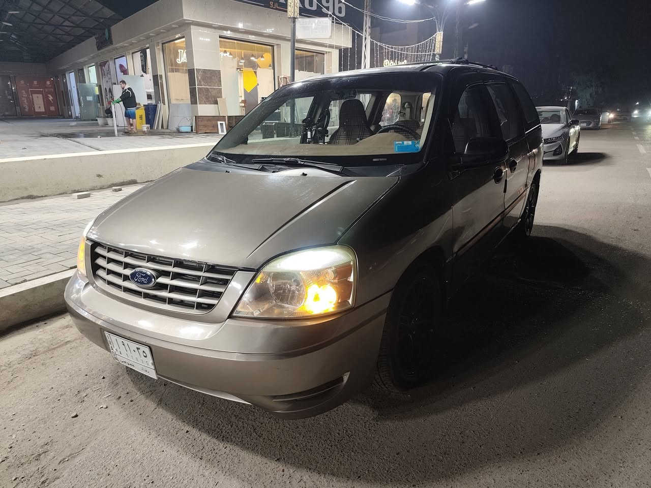 فورد فريستار موديل 2004 محرك حجم 4200 للبيع تبريد 3 قطع ثلج شغال محرك مكفول كير مرات بالثالث ياخر الصدر الدبلات الامامية والخلفيه بحاله وسط بقت يم الي يشتريها يبدلهن او لا  باقي الصدر مبدل جديد الكشر مثل ما تشوفون بالصور  حلو بس باب السايق مصلح اثر ضربه قبل ما اشتريهه موجوده .. والكهربائيات جميعها شغاله مكاني بغداد الغزاليه  *********** سنويتهه شهر 11 سنه 2026 سعرها 70 ورقه اشكركم  ..
