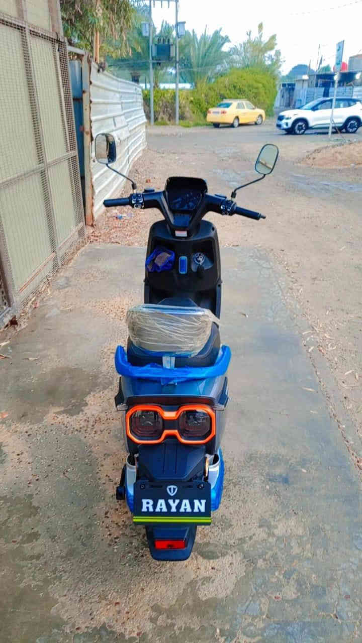 سلام عليكم دراجه شحن ريان ام عيون دراجه كفاله فقط الجاملغ الامامي طاك ماشيه 50 كيلو يعني زيرو دراجه خير من الله السرعه الفعليه 80 وبل شحنه الواحده 80 كيلو تمشيك مكاني بغداد البياع رساله ثالثه سعره 850 وبيه مجال اتصال على الرقم  *********** كامله مواصفات
