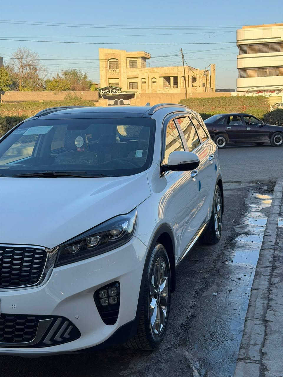 السلام عليكم ورحمة الله وبركاته
🏷️ للبيع  فقط 

نوع السيارة : كيا سورينتو Kia Sorento 

سنة الموديل : 2020 

سعة المحرك : 3600 - V6 

اعلى فئة 1/1

⭐️بأسمي رقم بغداد تحويل ثاني يوم 

🎖️ المواصفات : 

- تحكم ستيرن 

- كراسي الأمامية كهرباء 

- تدفئة / تبريد 3 قطع 

- تدفئة / تبريد كراسي الاماميه

ـ تدفئة للكراسي الخلفيه 

- مثبت سرعة 

- رادار 

- سماعات محيطي 

- سايد بريك كهربائي - Sidebreak 

- كاميرات 360 درجة ( امامي - جانبي - خلفي ) 

- مري شفط 

-ويل كروم

- شاحن لاسلكي - Wireless

- صندوق كهرباء 

- ويل حجم 20 

- شاشة ابل كاربلاي - Apple CarPlay

- تخم تاير جديد 

- تخم حدادية جديد ( امامي - خلفي ) 

- نظام ترحيب 

- سقف بانوراما - panorama

- عداد المشي : 95,000 km

- نظام فور ويل ALL WELL DRIVE 

-تايرات الشركه بشرط سبيرها مانازل 

- داخل نضيف جداً ستيكرات الشركه موجوده + كتالوكات الشركة 

وبعد بيها هواي مواصفات ما مذكورة 

• مكفول كفالة عامة 

(السيارة استخدام شخصي من الدوام للبيت)

مكان السيارة : الموصل 

📞 للاستفسار اكثر 

***********
