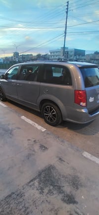 للبيع  دوج كرفان موديل sxt 2018 السعر والتفاصيل    07707423290