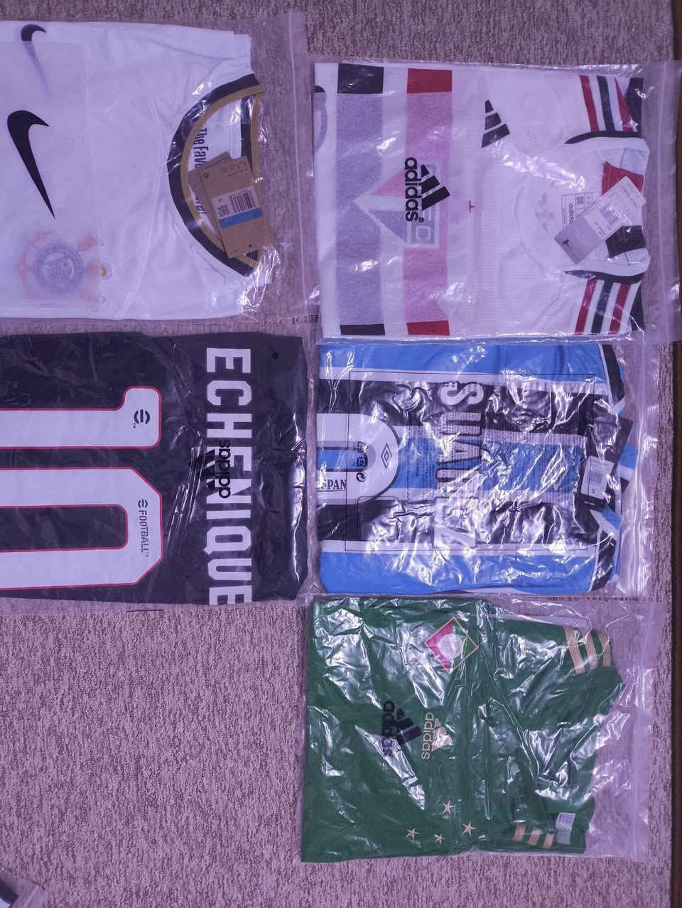 دريسات 11 قطعة أصلي خامة وقماش راقي جداً
شلع 40 ألف مع التوصيل قفل


**إذا كنت صاحب هذا الإعلان وتريد حذفه لأي سبب، رجاءا أرسل رسالة إلى الدعم الفني**