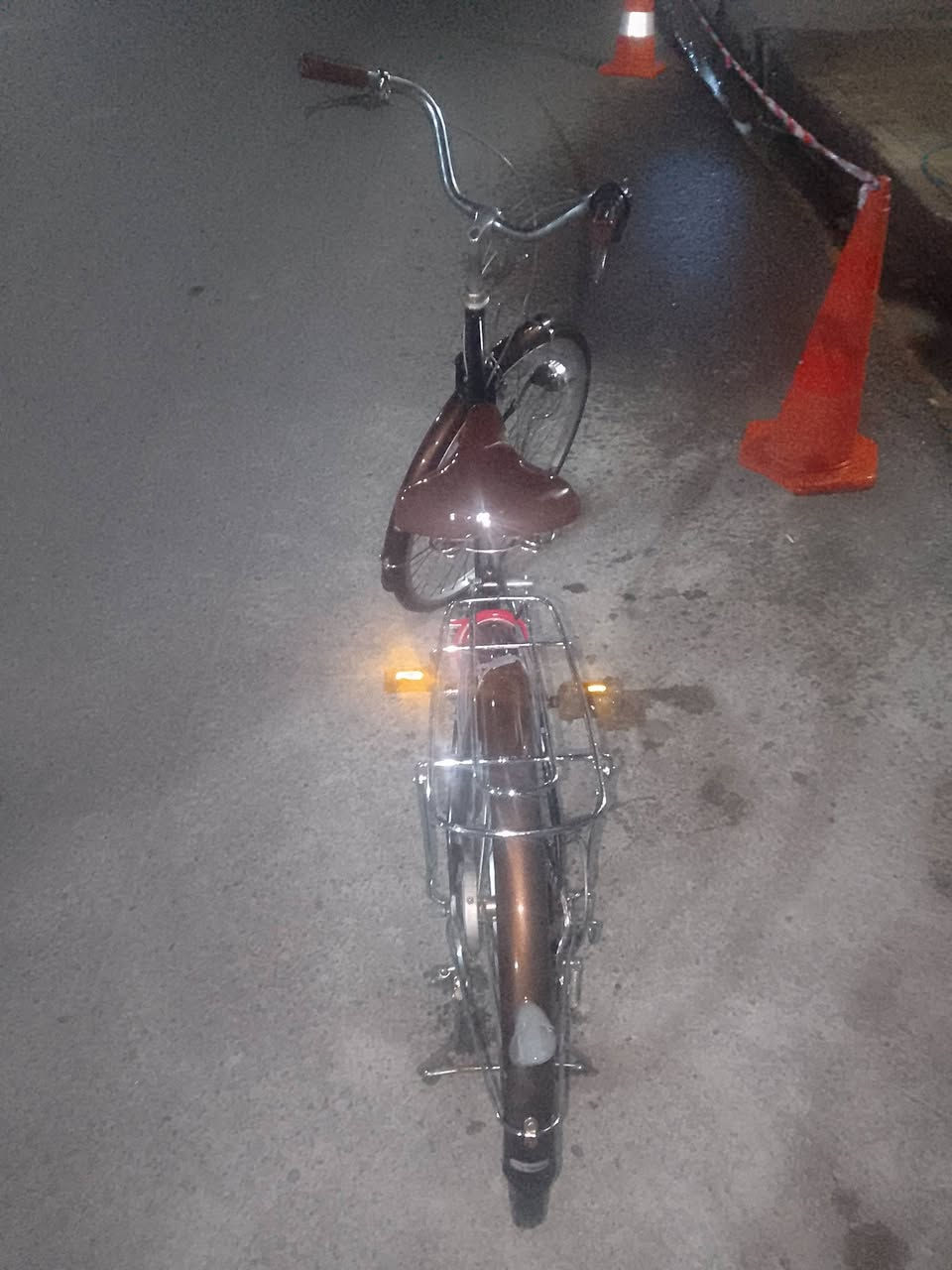 بايسكل عبد الحليم 
حجم 27
كير
حساس لايت
تاير اصلية جديدة شديتها كدام 
اللون اسود وجوزي 
قفل 100
***********
