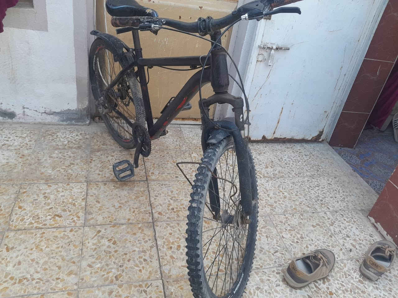 السلام عليكم بايسكل جبلي حجم 26 للبيع سعر 40 وبي مجال عنوان نجف كوفه علوه الفحل للتصال (***********)
