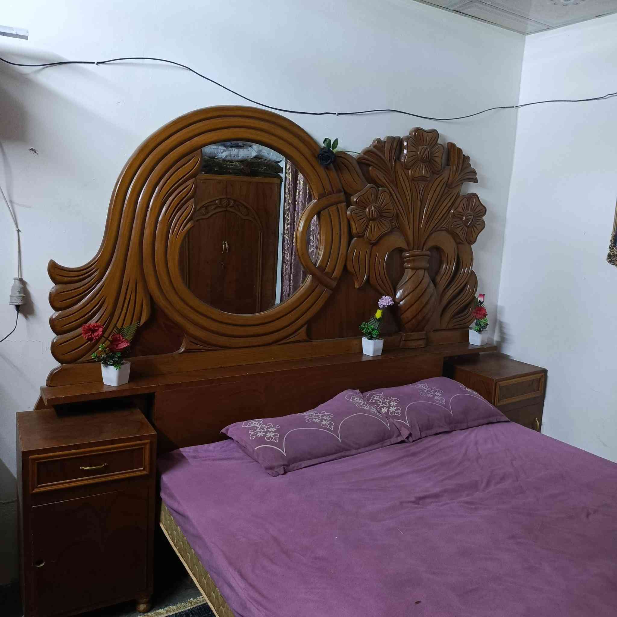 السلام عليكم مكلف مكلف بل نشر   قرفه صاج للبيع السعر 600 وبيه مجال اتصل عله صاحب القرفه ***********
