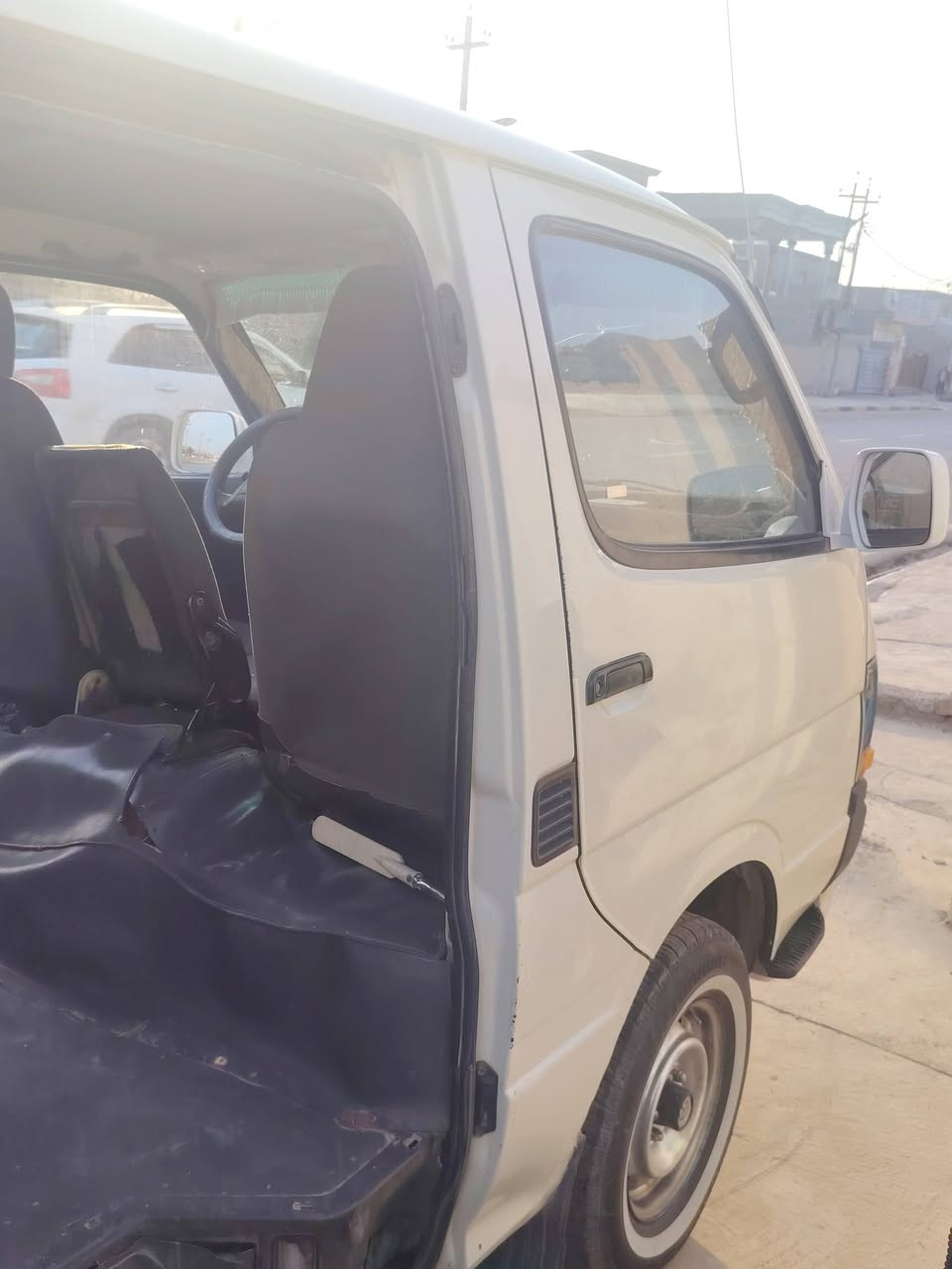 بوز هايسه للبيع موديل 1995  كفاله عامه عدا طخه جامرلغ الخلفي بدون دواخل  رقم ديالى العنوان ديالى المقدادية السعر 60 وبيها مجال  اتصل على ***********
