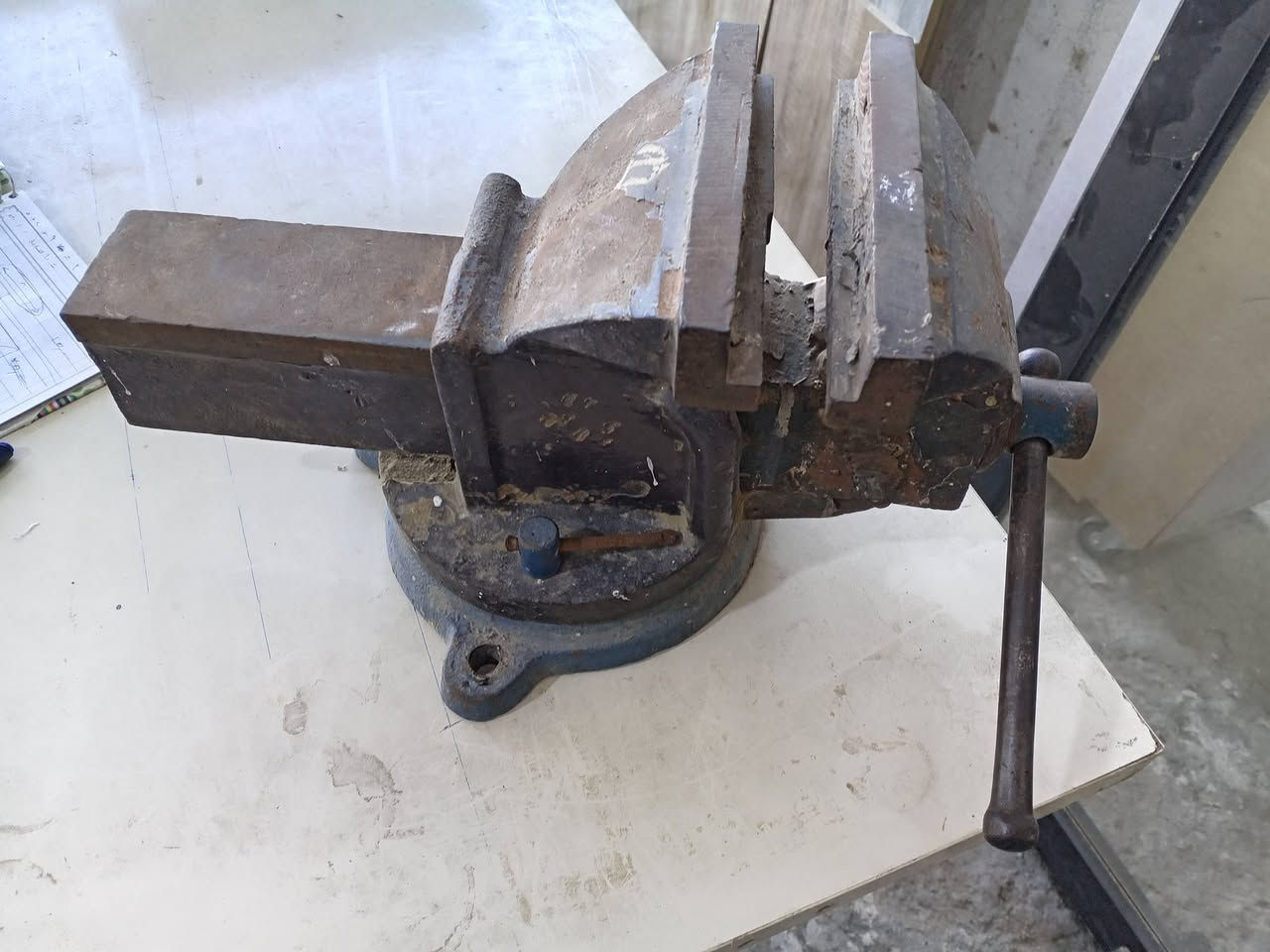 فخات عدد ٢٠ /١٨ طول ٦٠ و ٢ طول ٤٠ سعد الواحده ١٠  و منكنه حجم وسط سعر ٣٠ الف بغداد قريب بسمايه *********** واتساب
