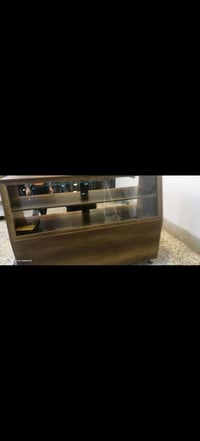 باترينات عرض ارتفاع متر ونص وعرض ٨٠ س خشب صاج درجه أولئ عدد 2 مكان بغد...