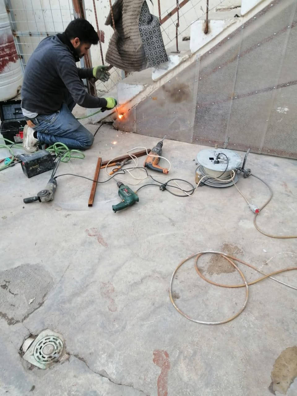 حداد متنقل لحيم اوكسجين تانكيات اي شي نشتغل في أي مكان بكركوك لتواصل ***********))***********
