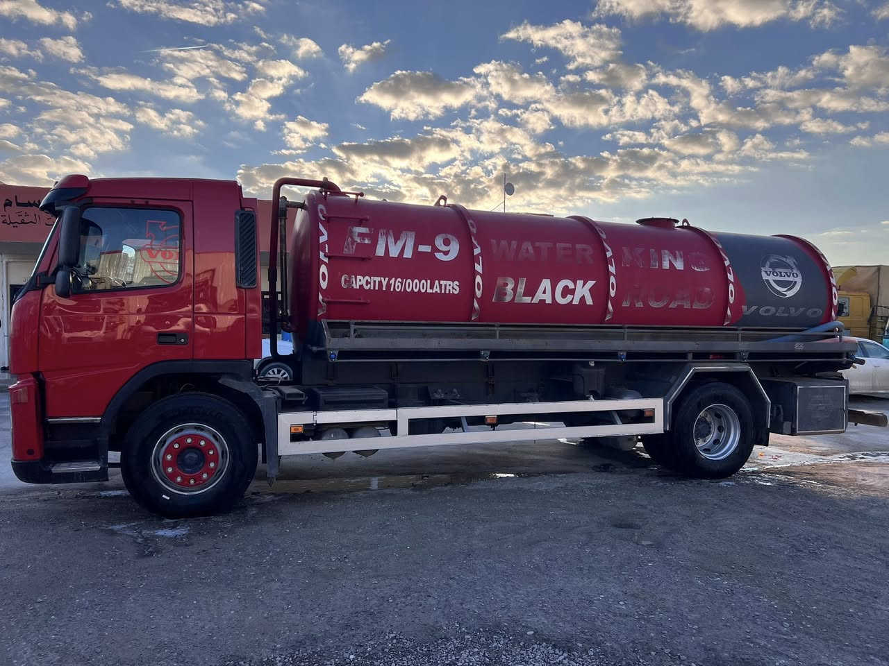 فالفو FM9 تك قمارة تك اكسل 
موديل 2004 
رقم بغداد مشروع وطني سنوية لغاية 2028 شرط تحويل 
شاصي بلادي طويل 
خلف جوبلس 
كير 4* 4 
قمارة بدون صبغ 
تدفئة وتبريد 
تخم تاير جديد 
باتريات جديد 
حمولة 16 الف 

سعر 265 ورقة 
للاستفسار الاتصال على 

***********
***********
***********
