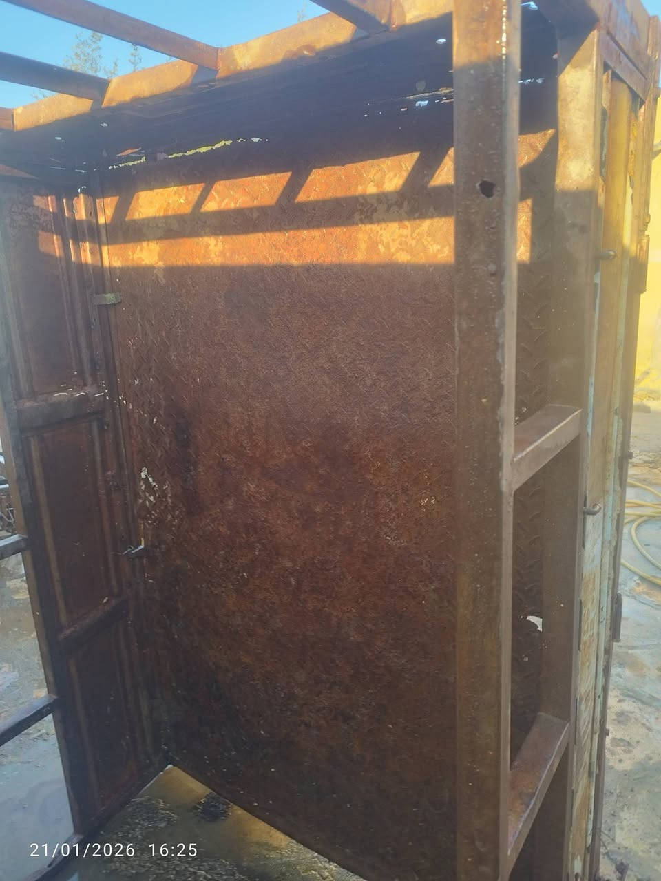 ستوتةMTR 2011أوراق كاملة محرك صقر 2017شوف الصور عوزهة ترتيبات ابيع هل الموجود السعر 300وبيهة مجال ***********
