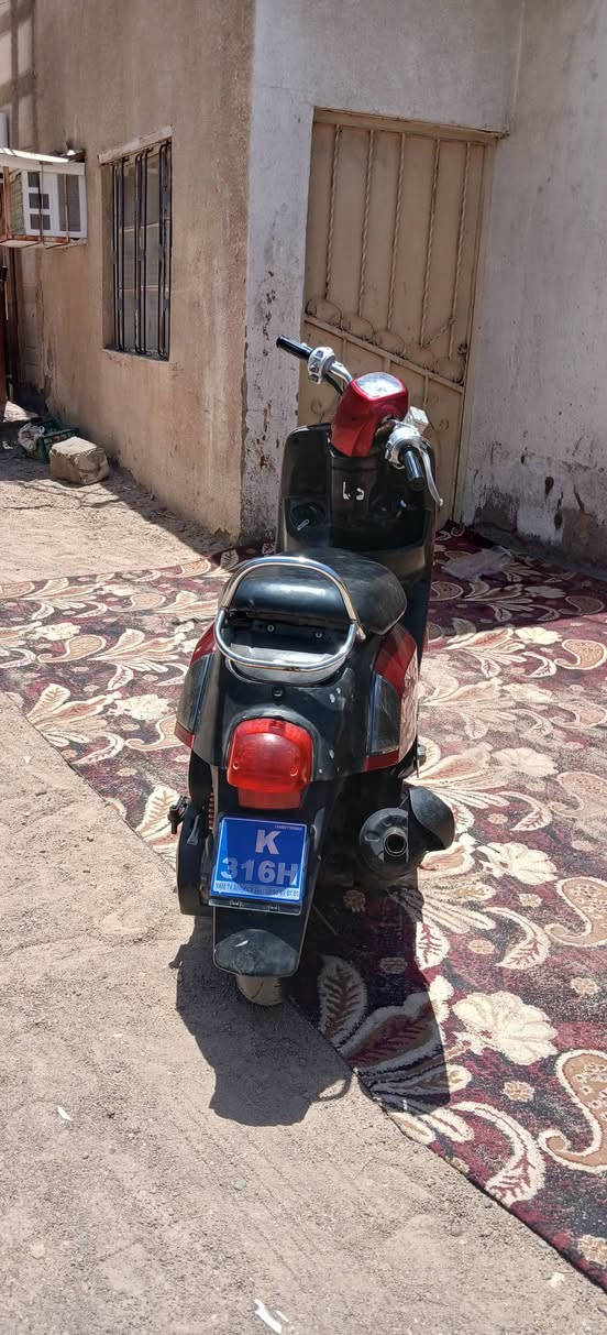 دراجه بوليس كابريتر
محرك مامفتحوح 
كفرات بلادي ختم واحد
كهربائيات كلهن يتشغلن
تشتغل سلف وهندر 
سعر مناسب 
المكان البصرة ابو الخصيب
للاستفسار ، ***********
