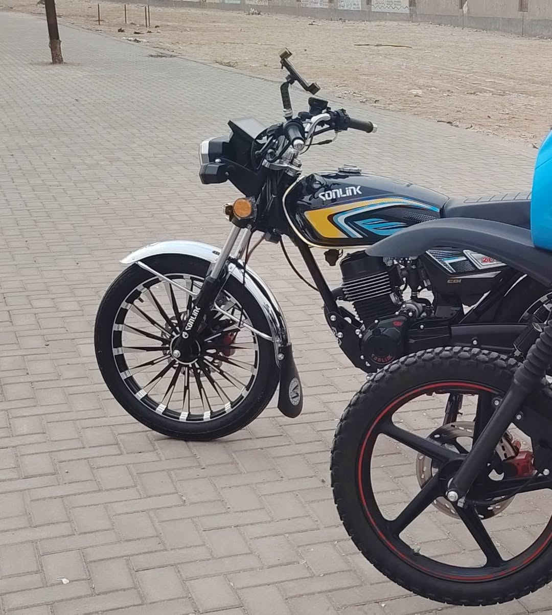 سلام عليكم سيفان مديل 26 دراجه رابع تبديله دهن يعني بعده وكيل كل نقص مابيها ارواق اسكنر محرك 200 صوت ماينسمع بدون رجه دراجه تخبل سويجين وبصمتين تشغيل عن بعد سعرها 900نهايته مكاني بصره القبله شراي هاذ رقمي *********** متواجد واتساب اكثر شي
