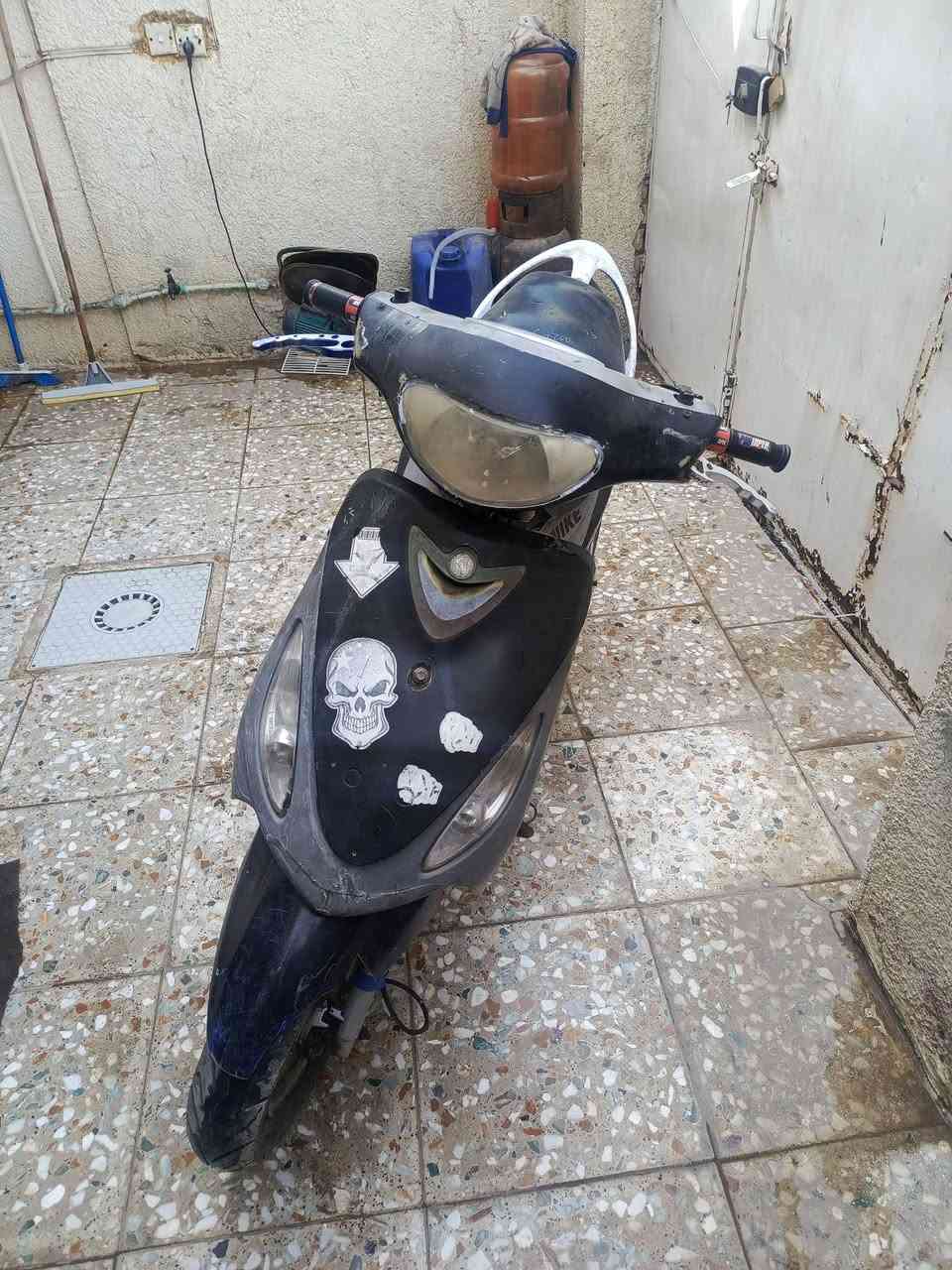 السلام عليكم منغولي خير من الله نص ربع نكرة محركهه يخبل شلعه معدل كهربائياتهه كلهن شغاله  السعر 350 المكان الشعب سريدات رقم الهاتف ***********
