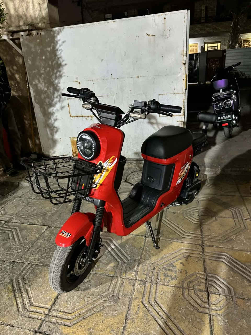 السلام عليكم للبيع دراجة شحن R9
كاملة مناقصهة شي عنوان بغداد بياع حي العامل سعر 425وبيهة مجال
***********
