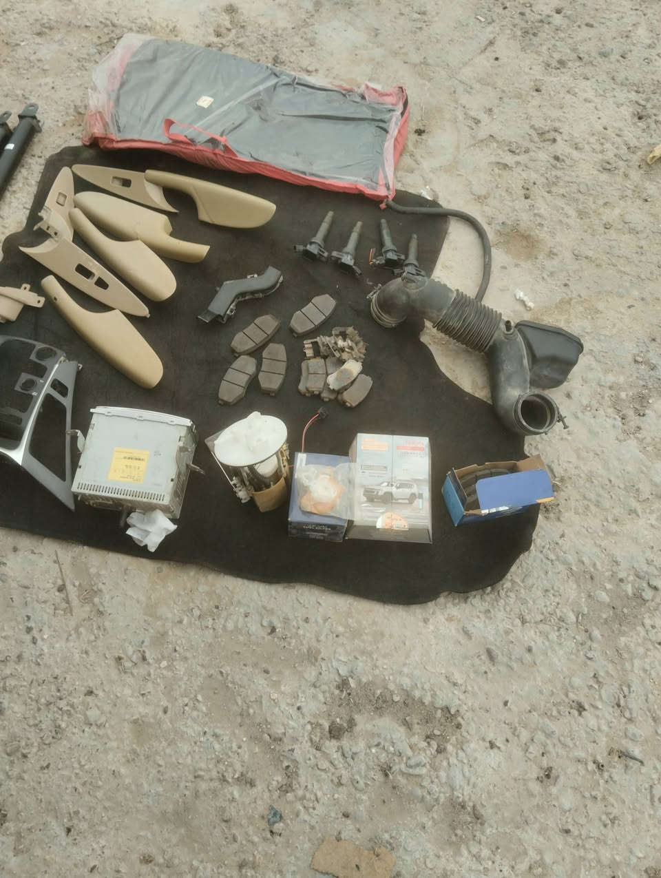 ا
السلام عليكم غراض سوناتا للبيع مستخدم وجديد السعر 125 وبيهن مجال مكان الحله شارع 100  ***********
