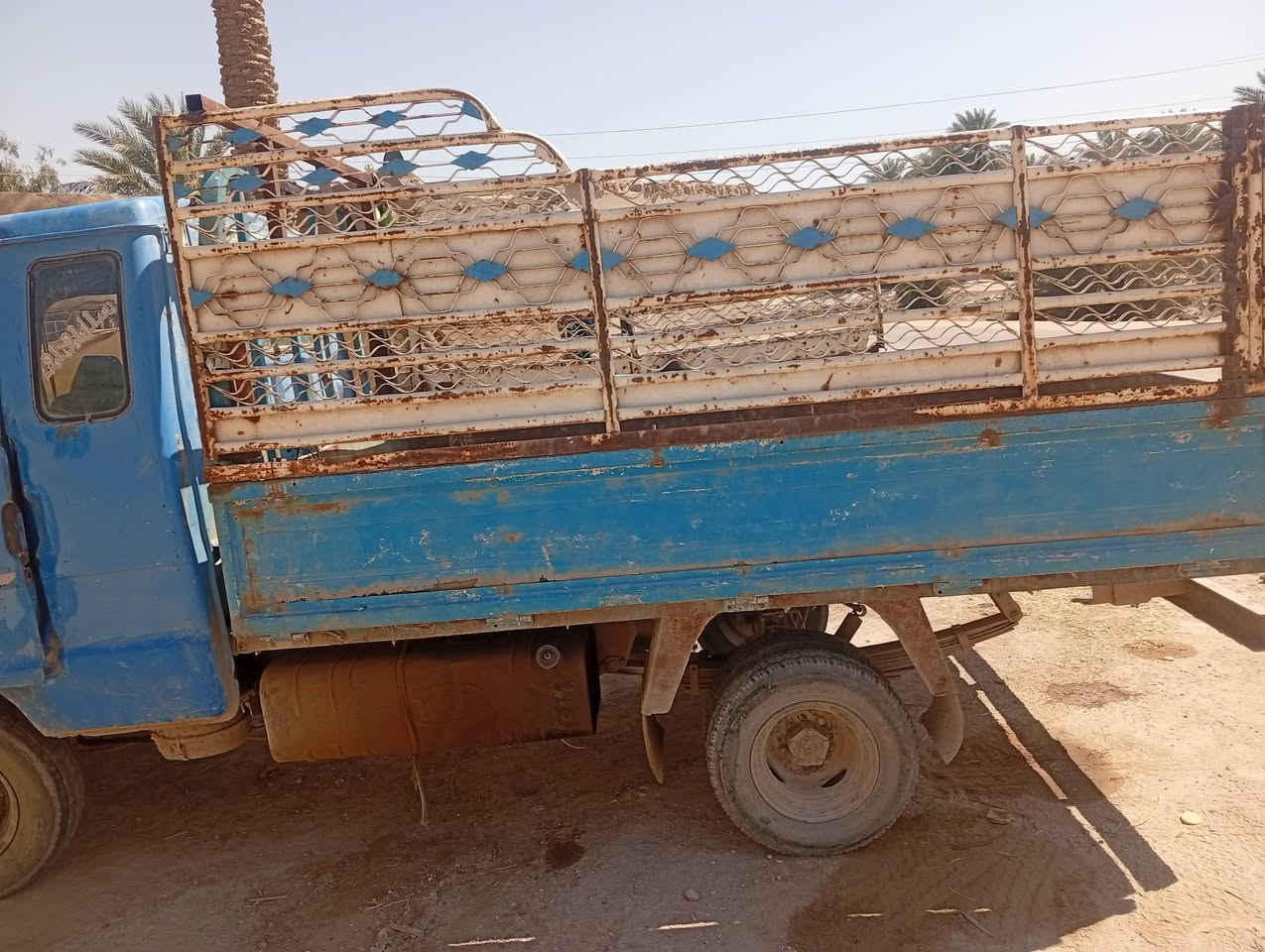 سلام عليكم خوان كياه بنكو موديلا خمسه وتسعين رقم بصره مكاني مهناويه قرب صيطرت ابو غرق طريق سده معهد الفني وهاذ رقمي سعر بتلثين ورقه وبيه مجال حك جيه ***********
