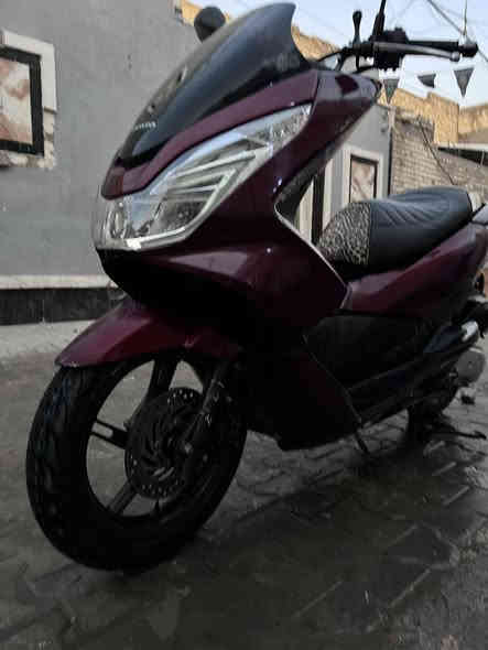 Pcx جيل الثاني 2018 
مكينه خير من الله  وكلش حلوه

اللون صدفي

الحجم 150 

حساس ازدحام

حساس اطفاء 

حساس استان جانبي 

مكينه بلاديه ما مفتوحه ولا بيها اي شي 

زوج تايرات مبدل جديد فيتنامي اصلي 

ما بيها اي شي الدراجه صافيه ومرتبه

السعر 16 ورقه 

مدينه الصدر /شارع الفلاح 

***********
