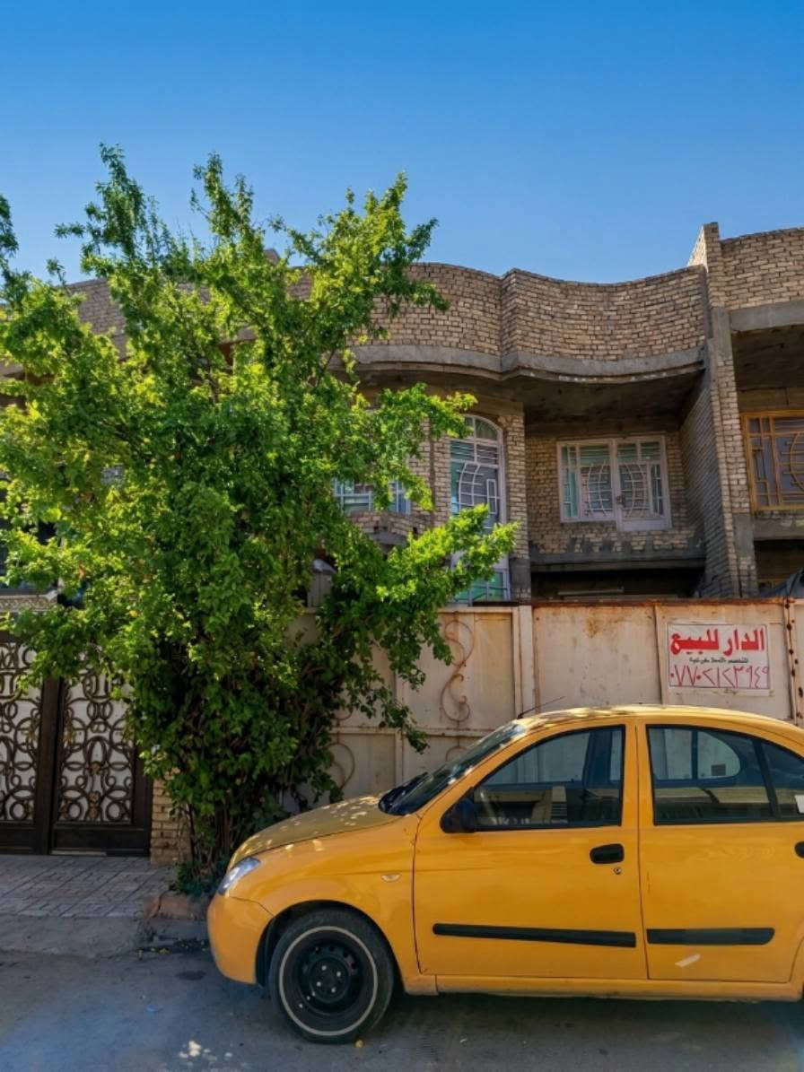 السلام عليكم ورحمة الله
وبركاته🏡 دار سكنية للبيع في منطقة البلديات – اليوان (المربع الذهبي)

تتكون الدار من:
✅ 3 غرف نوم
✅ صالة استقبال واسعة
✅ مطبخ
✅ 4 صحيات
✅ غرفة إضافية غير مبنية حالياً يمكن استغلالها مستقبلاً حسب الرغبة

📏 مساحة الدار: 140 متر مربع

موقع مميز وهادئ ضمن منطقة البلديات – اليوان (المربع الذهبي)، وقريب من الخدمات الأساسية.

📞 للاستفسار والمعاينة يرجى الاتصال على الرقم:
***********

نسأل الله التوفيق للجميع.
