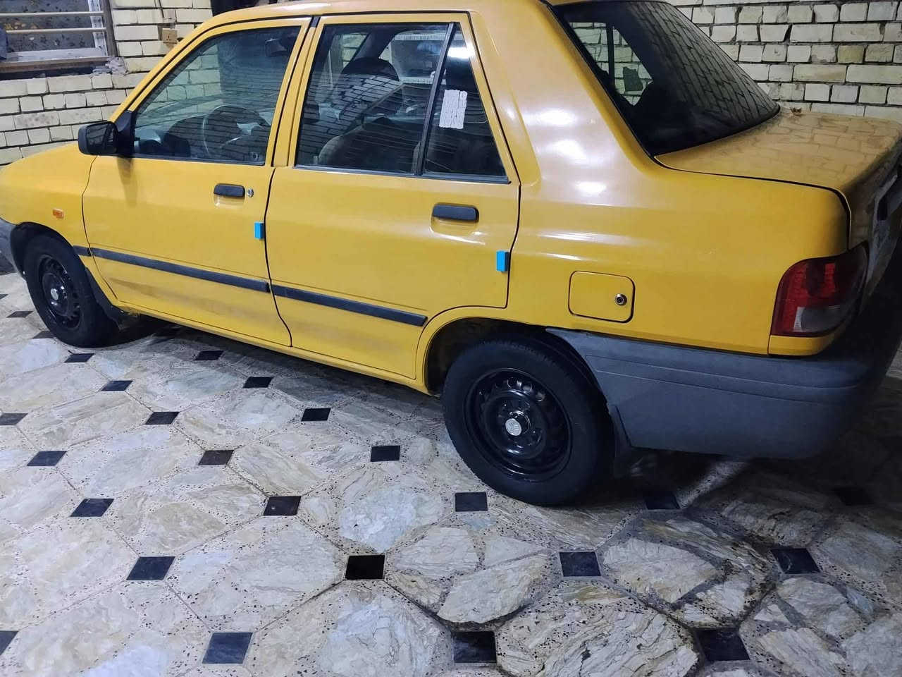 السلام عليكم سايبه ١٥ كفاله من صبغ تبديل عدا صبغ جاملغ امامي قطرت خياس مابيها تبريد شغال كهربائيات كلها شغاله رقم بغداد انكليزي حته هزه جديده مصفره مكينه بيه دخان بصيط كير مكفول دينار ماعليها مداور مباشر السعر ٣٦  مكان بابل النيل
***********
