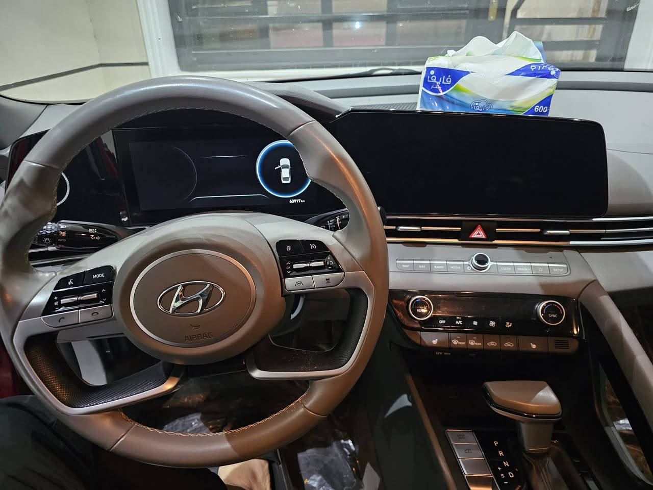 السلام عليكم النترا ٢٣ فول مواصفات عده الفتحه ماشيه 63 الف كيلو حادثها بنيد فقط والباقي كفاله ***********
