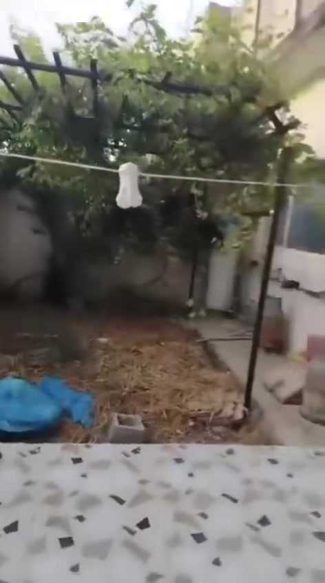 #للبيع بيت ٢٠٠ مترطابق واحد بحي الاسرى والمفقودين ثاني بيت من السايدين بين الاسرى والنداء قرب جسر الرشيد 
ملاحظه البيت مطلوب للمصرف ٦٨ مليون 
للاستفسار ***********
