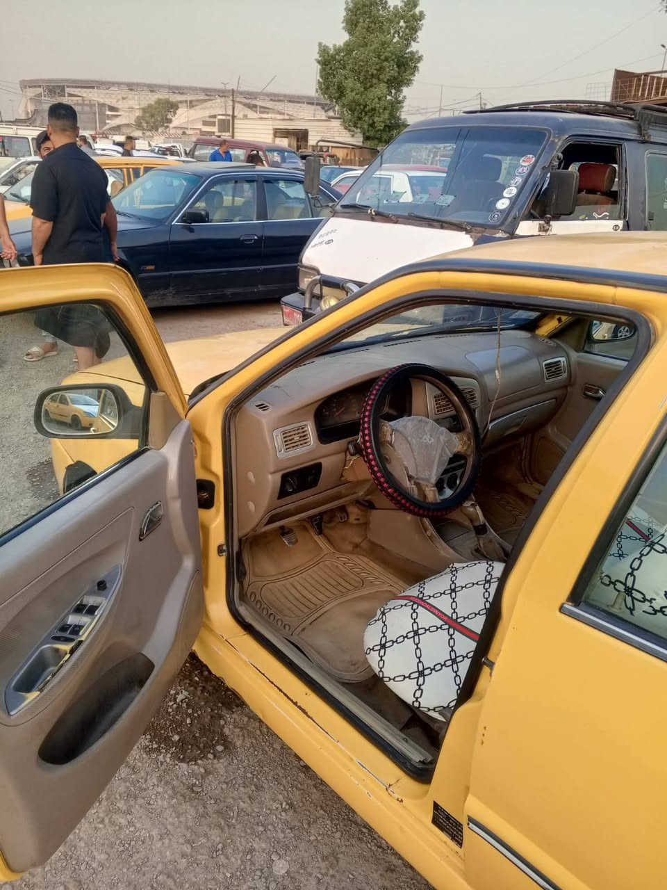 سلام عليكم اخوتي سياره للبيع ومراوس بسمي مصفره مكاني بغداد مدينة الصدر السعر ٢٤ تبريد كورله شغال تخم تأير جديد   ***********
