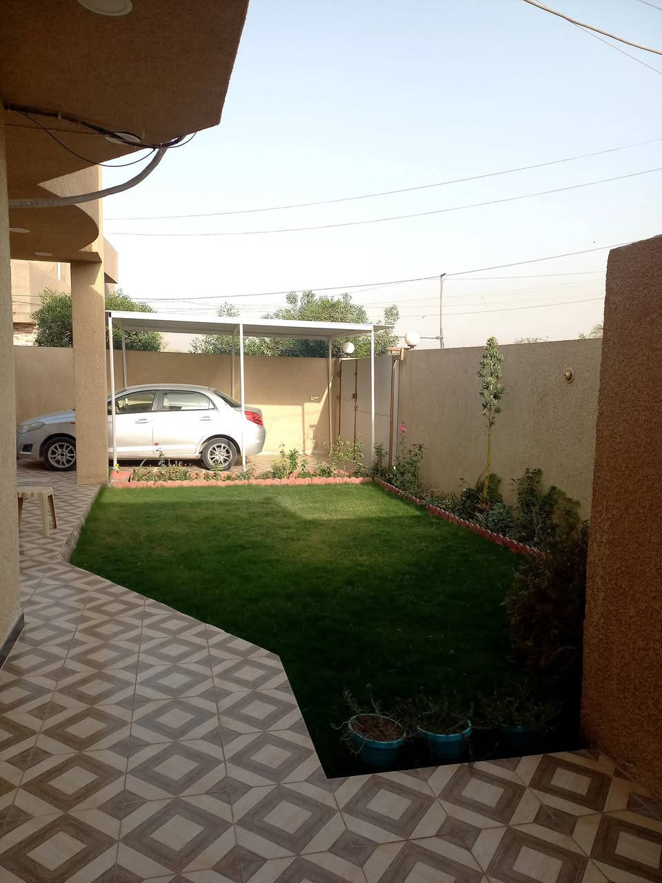بيت سند ٢٥زراعي للبيع المساحة ٣٤٥م الواجهة ١٥م النزال ٢٣م غرفتين نوم هول حولي درج مطبخ استقبال ترك على جوانب البيت مع حدائق أثنين كراج عدد أثنين العنوان الزعفرانية الاربع شوارع منطقة كرارة خلف مول كرارة شارع المخبز نهايته خلف السدة للاستفسارالاتصال على الرقم***********
