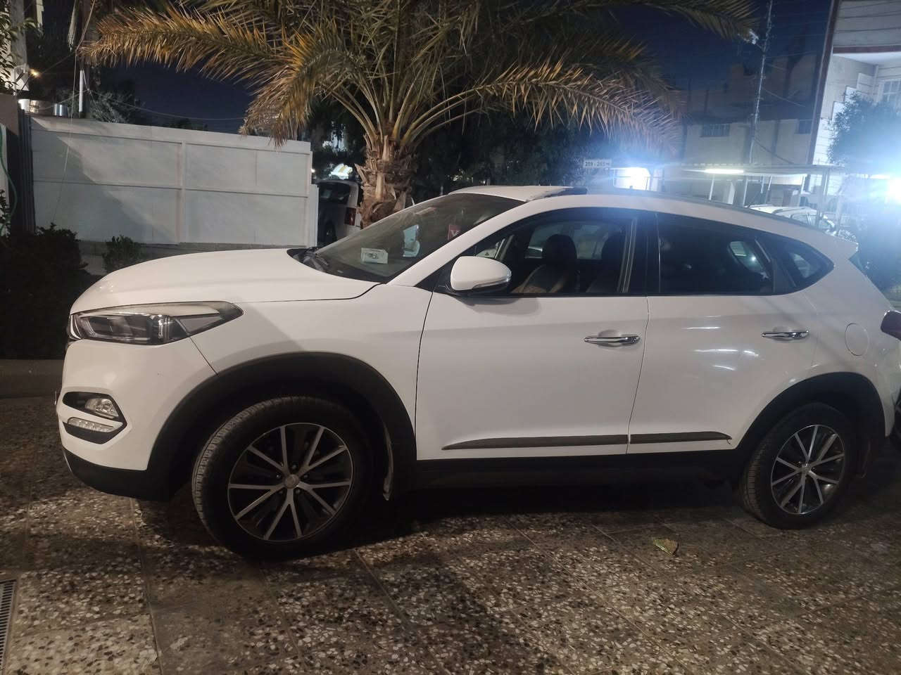 السلام عليكم توسان 2016  خليجي لون ابيض رقم بغداد بأسمي ماشية 132 الف بيهة البنيد تبديل سيارة جاهزة من كل النواحي السعر 162ورقة
***********
