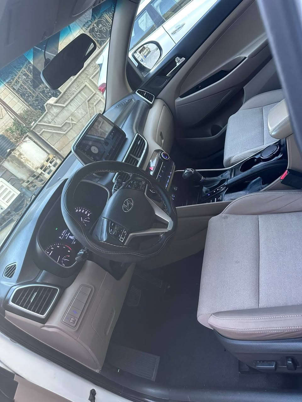 السلام عليكم
توكسان 2019 خليجي محرك 2000 دوش لسيارة رقم أربيل السيارة مكفولة كفالة عامة من عدا رصعتين بسيطات مسحوبات بي بي ار فقط وباقي السيارة كفالة حتى ويل 18الدعاميات مكفولات والسيارة ماشية 89 
مواصفات السيارة:
بصمة،كشنين كهرباء ،مري شفط،حساس خلفي امامي ،ثلاث تحكمات انظمه قياده،بد لايت لد ولايت لدقطعتين تبريد وبعد بيها مواصفات اكثر.
والمكان بغداد المنصور
والسعر 140 
وهذا رقمي ‭***********
