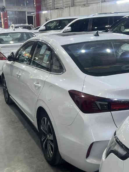 سلام عليكم 
ايدو بلي 2024 سياره جديده 
فول مواصفات
4كامرات 
بانروما 
بصمه ترحيب 
داخل احمر 
مري شفط 
تدفئه تبريد مقاعد 
سايد بريك بصمه 
فول سياره للاخير اعلئ مواصفات 
رقم بغداد 
سعر 130 بيها مجال 
***********
