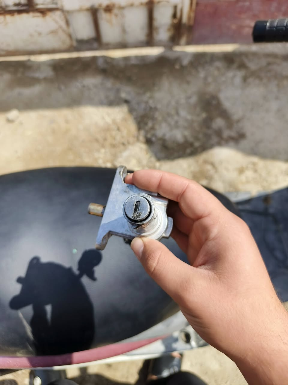 السلام عليكم قبق هندر ماكس بي كسر من مكان الهندر تلحمه بالف دينار بحي الصناعي يرجع توب و شغال و جديد و جوزه مال ماكس بلاديه مع سويجين للبيع ب20 الف تواصل خاص و رقم موجود ***********
