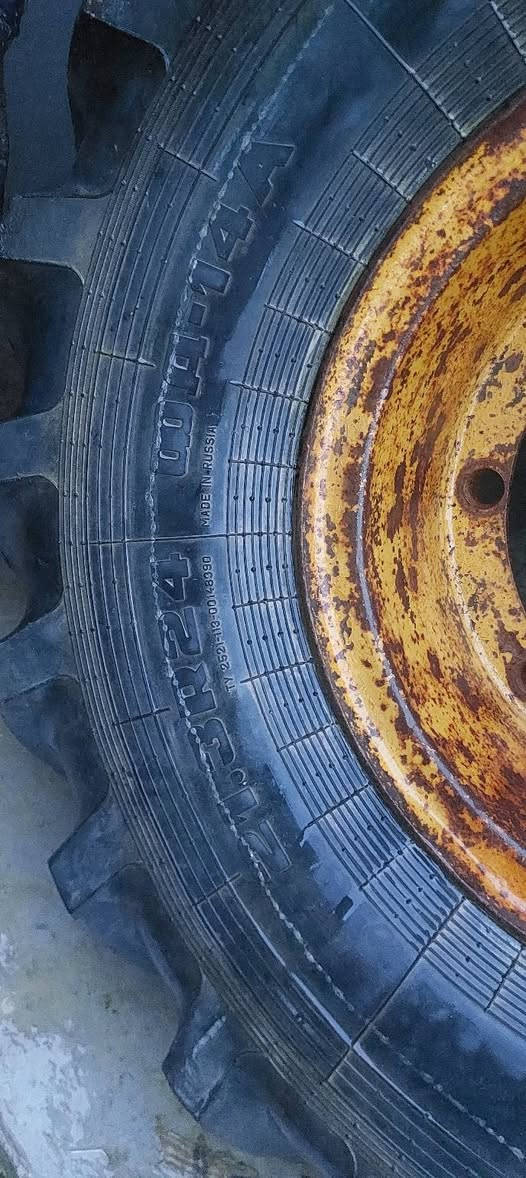 زوج تايرات والوياله جاهزات حجم ٢٥ للبيع سعر مناسب الاتصال ***********
