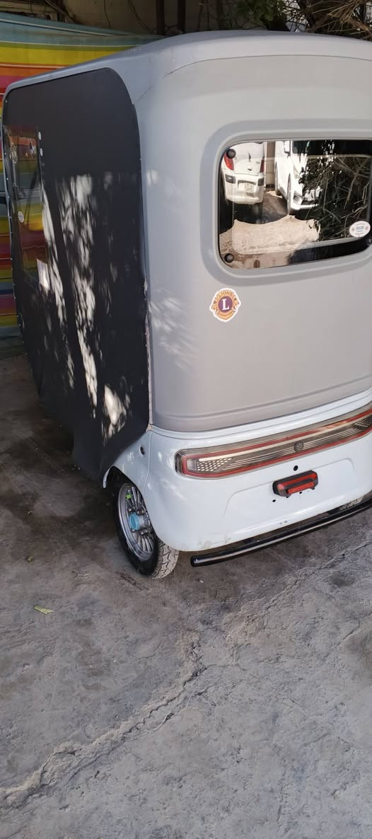 السلام عليكم تكتك شاحن البيع تلفون *********** العنوان كراده شارع النضال قرب الجواز
