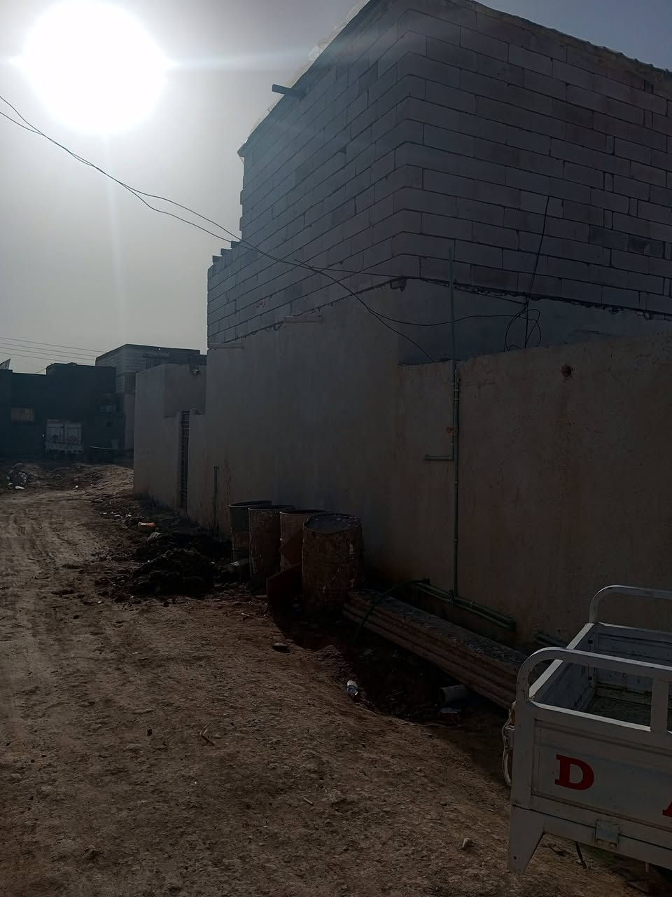 سلام عليكم مشتمل زراعي للبيع المساحه 100 متر قرفه وصاله ومطبخ ودوانيه وقرفه فوك مثل ما واضح بل فيديو 
الموقع نهايت المعش وره صب البيت ركن ومناسب ***********
