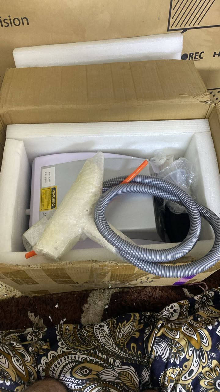 للبيع جهاز ليزر تجميلي احترافي
جهاز بحالة جيدة جداً ويعمل بشكل ممتاز.
مناسب للعيادات التجميلية أو صالونات التجميل.
✅ شاشة تحكم رقمية
✅ مفتاح أمان
✅ زر إيقاف طارئ (STOP)
✅ سهل الاستخدام
📍 الموقع: بغداد
💰 السعر:  3$ 
للاستفسار التواصل على الرقم: ***********
