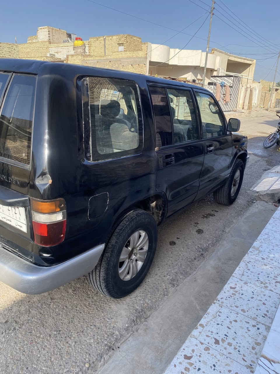 سلام عليكم
شباب سياره ازوزه تورباين ياباني 
مديل 1993 معمره سياره 
بيباب كصه 
حداديه جديده خلفي امامي 
زوج تيرات جديد امامي 
مكينه بطه 2500 كفاله 
كهربيات كله شغاله 
سعر 55 وبيه مجال لشراي 
خوان مو شراي لا يتصل 
***********
