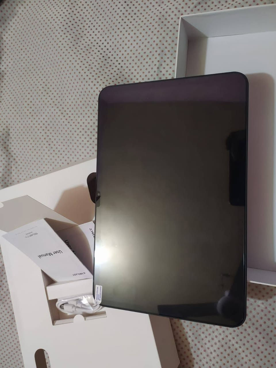 ايباد حجم كبير شاشه طول 31 عرض 20 سم
جميع ملحقاته كيبورد ماوس قلم شاحنه تايبسي وكفر 
لمس خفيف وسلس
شغال مابي شي
اسمهT65
ذاكره 128
السعر 160 وبي مجال 
بغداد حي العامل 
***********
